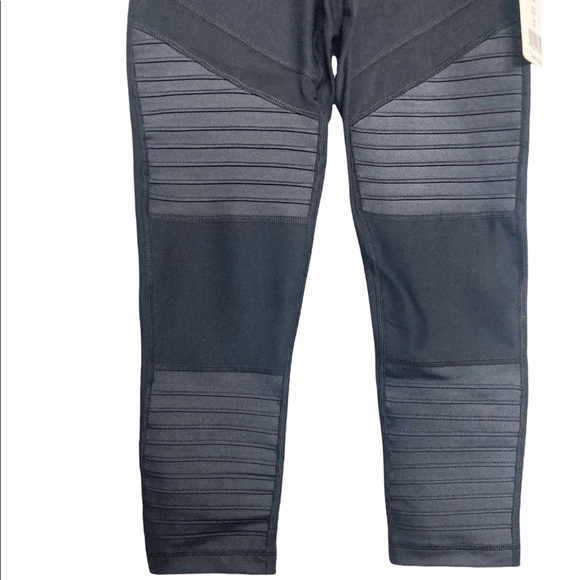 ❌SOLD❌XS•NWT•90 DEGREE BY REFLEX•BLACK CAPRI SPORT LEGGINGS• - Picture 3 of 6